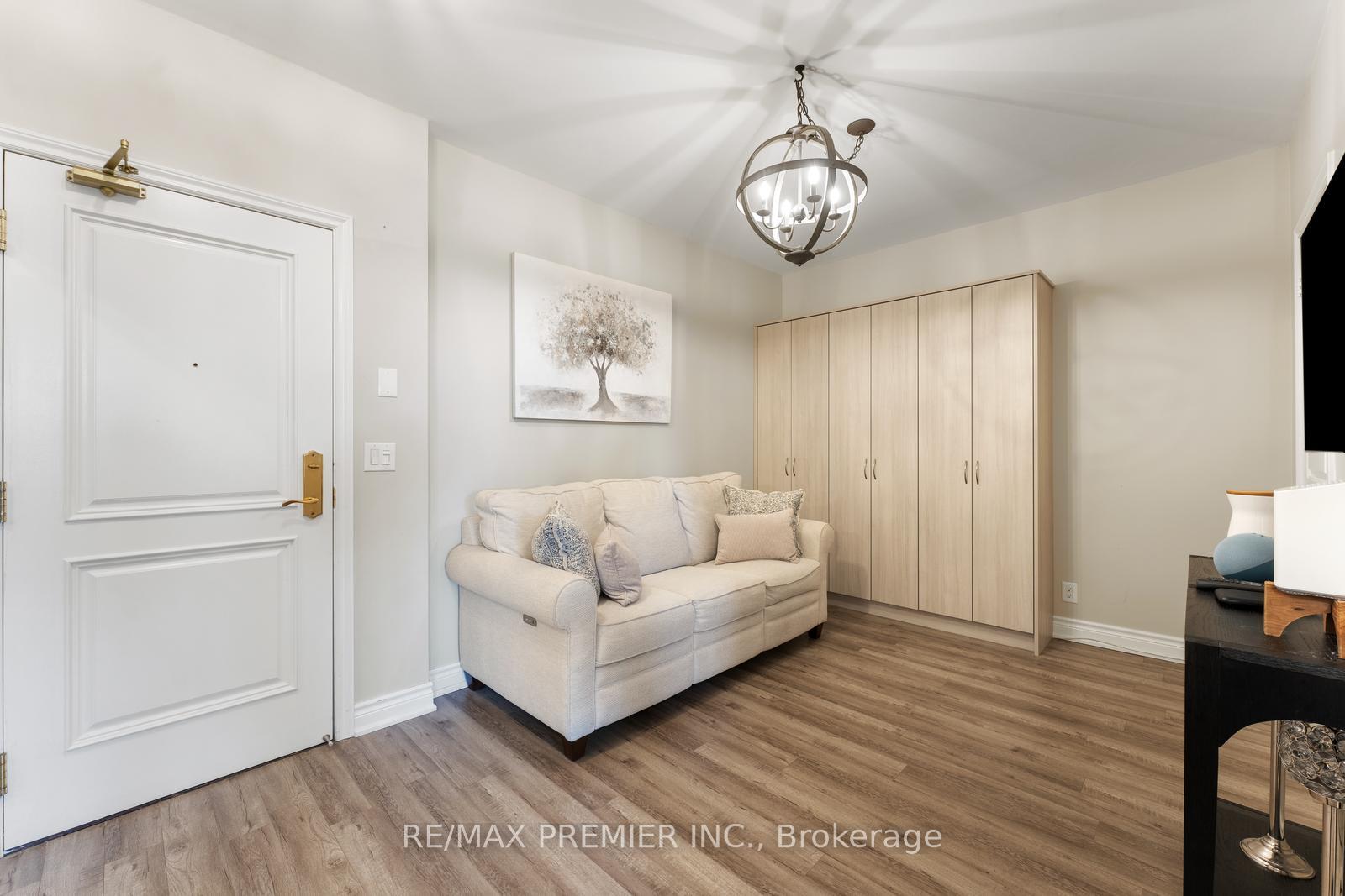 2 Bedrooms Condo at 9235 Jane,  Vaughan For sale