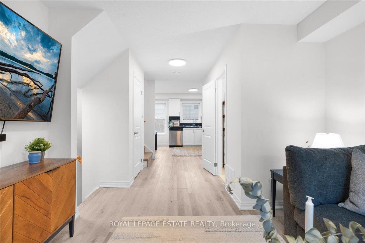 3 Bedrooms Condo at 39 Radison, Hamilton For sale