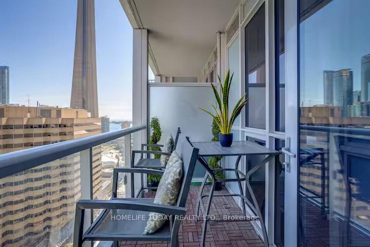 2 Bedrooms Condo at 300 Front, Toronto For sale