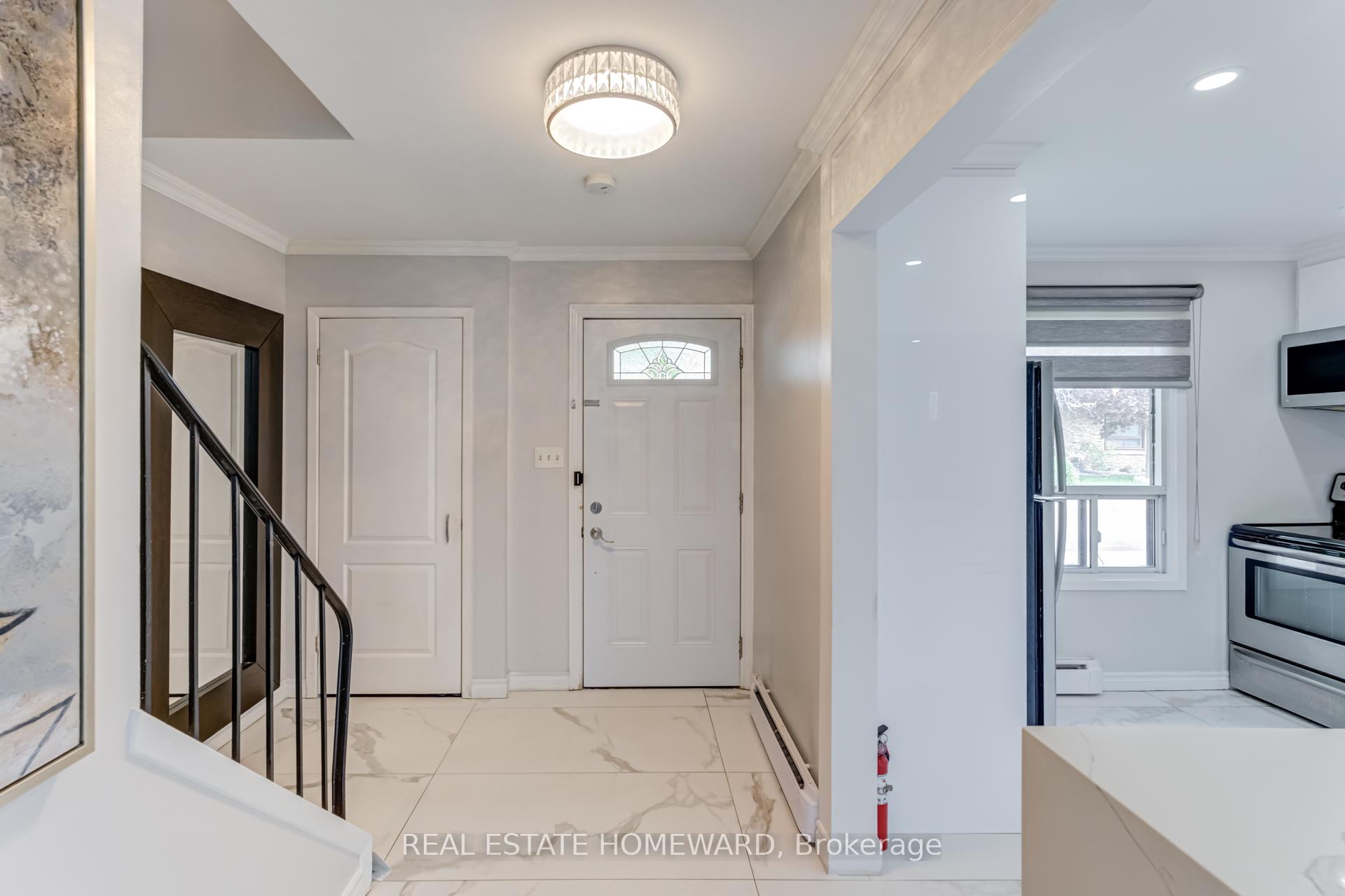 3 Bedrooms Condo at 6540 Falconer, Mississauga For sale