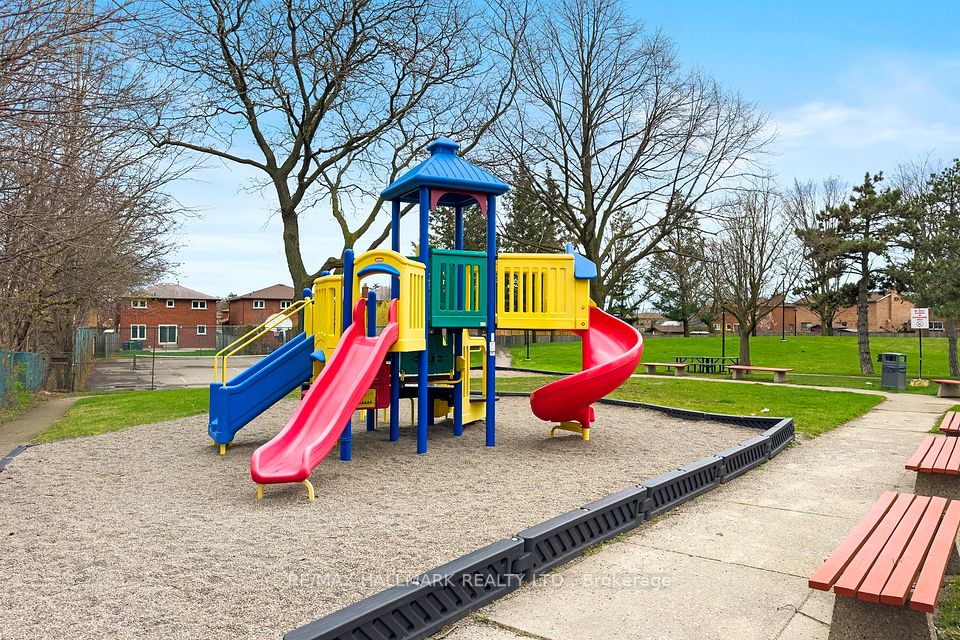 https://trreb-image.ampre.ca/r0zX41HfqDagaMJnwlBQlMX5ugBaMlY_xyJJTjDFw1Q/rs:fit:960:960/wm:.5:so:0:50:.4/wmsh:10/wmt:PHNwYW4gZm9yZWdyb3VuZD0nd2hpdGUnIGZvbnQ9JzY4Jz5SRS9NQVggSEFMTE1BUksgUkVBTFRZIExURC4sIEJyb2tlcmFnZTwvc3Bhbj4/L3RycmViL2xpc3RpbmdzLzQwLzgzLzYwLzQzL3AvNjQxYzdmMjUtYTM0OS00MzcxLTk1OGItZDhiZTBiZjI5MTkzLmpwZw.jpg