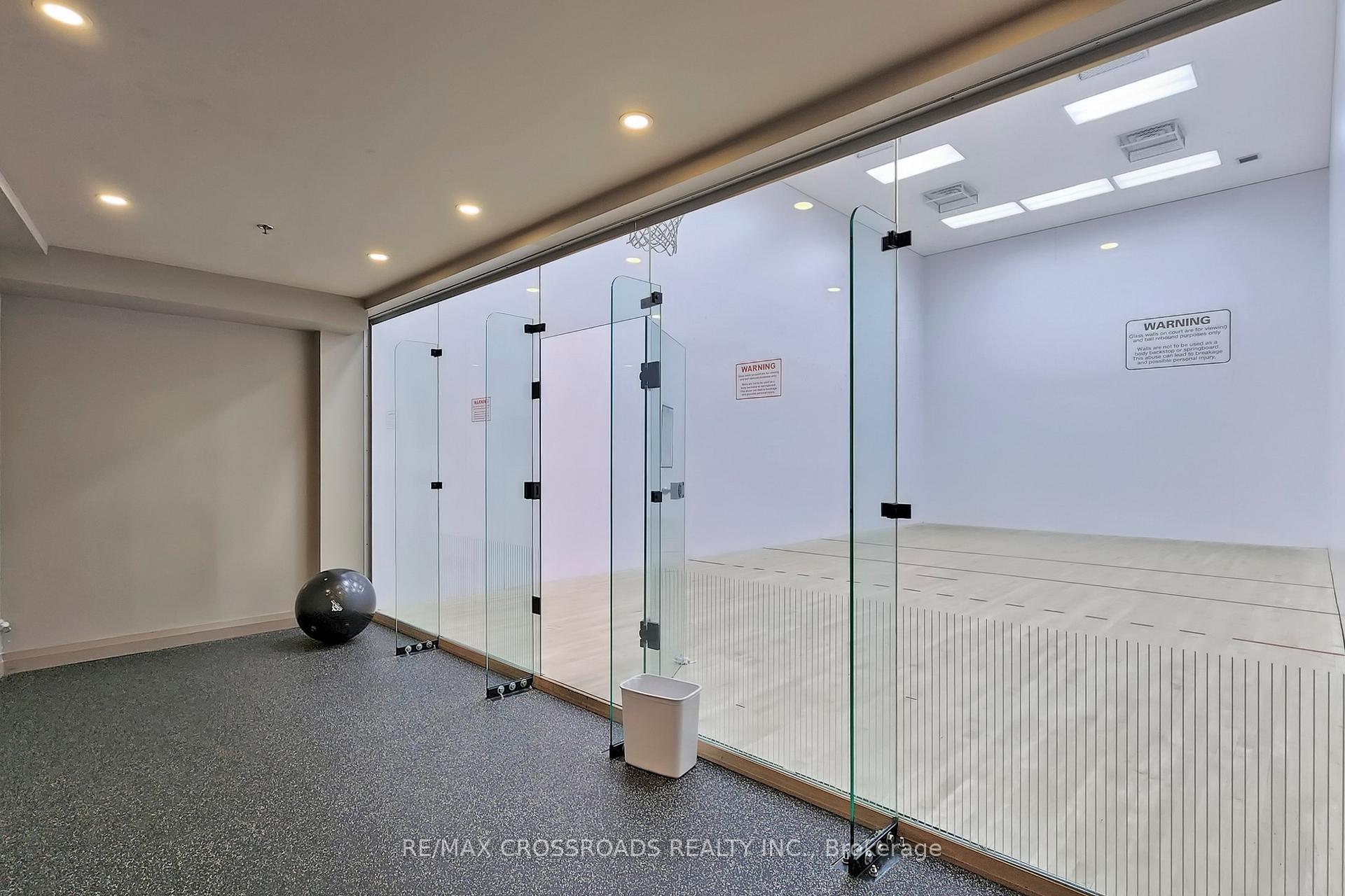 2 Bedrooms Condo at 33 Bay, Toronto For sale