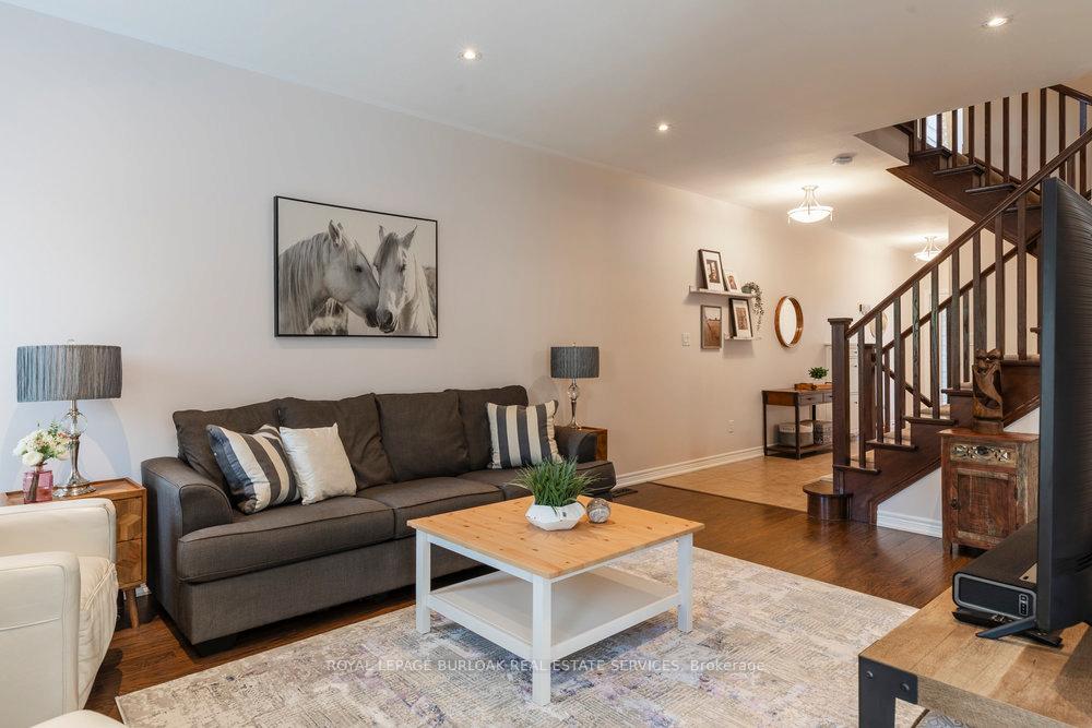 3 Bedrooms Condo at 441 Stonehenge, Hamilton For sale