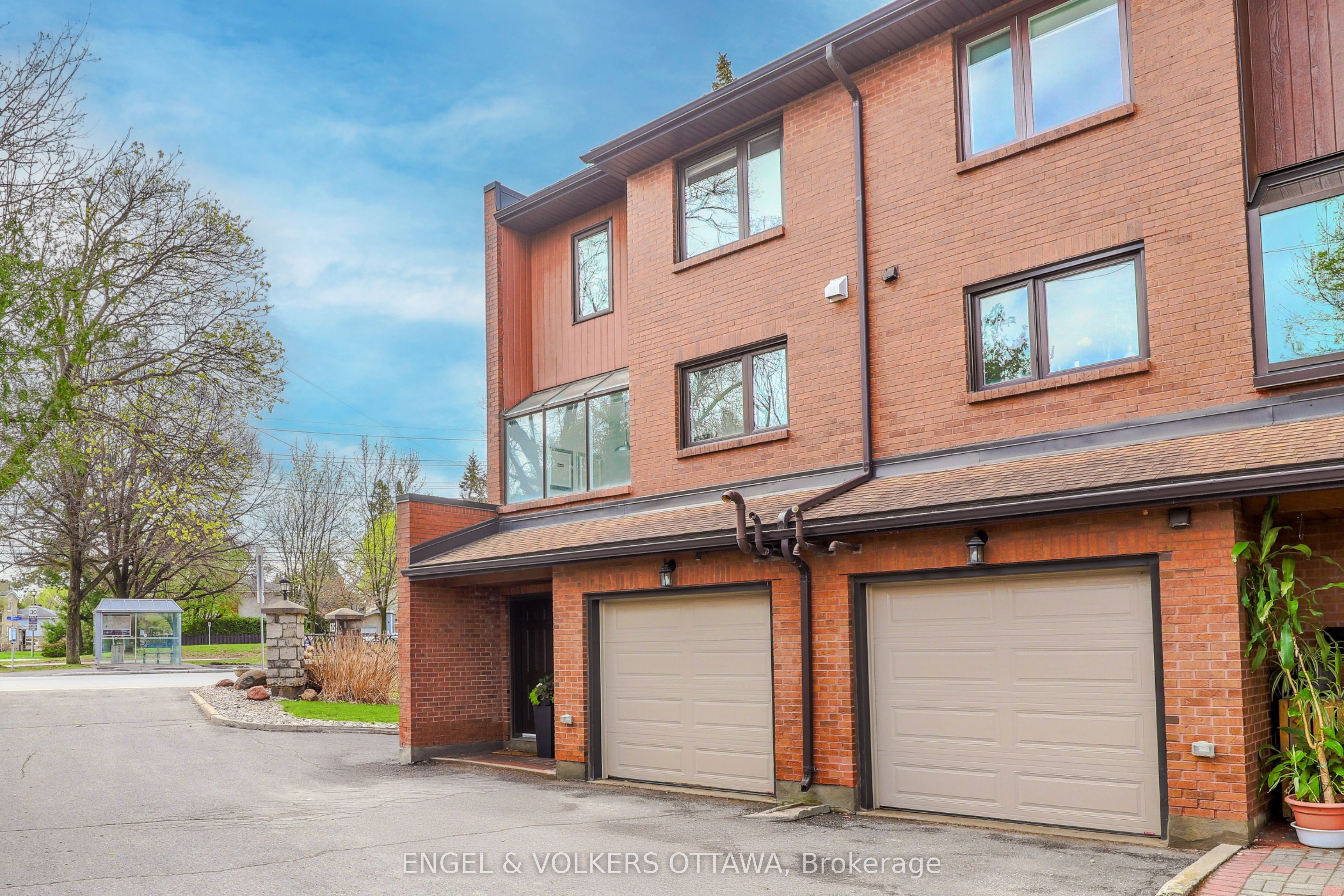 625 Richmond Road, #2