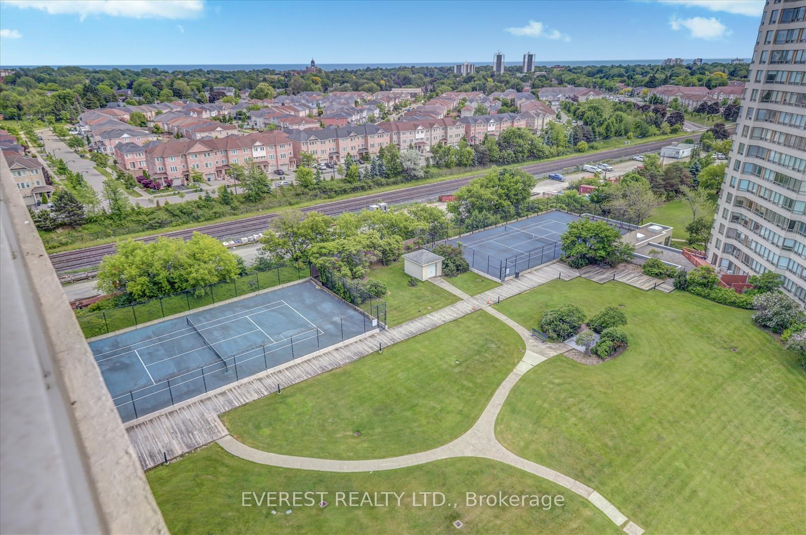 3 Bedrooms Condo at 3 Greystone Walk, Toronto For sale