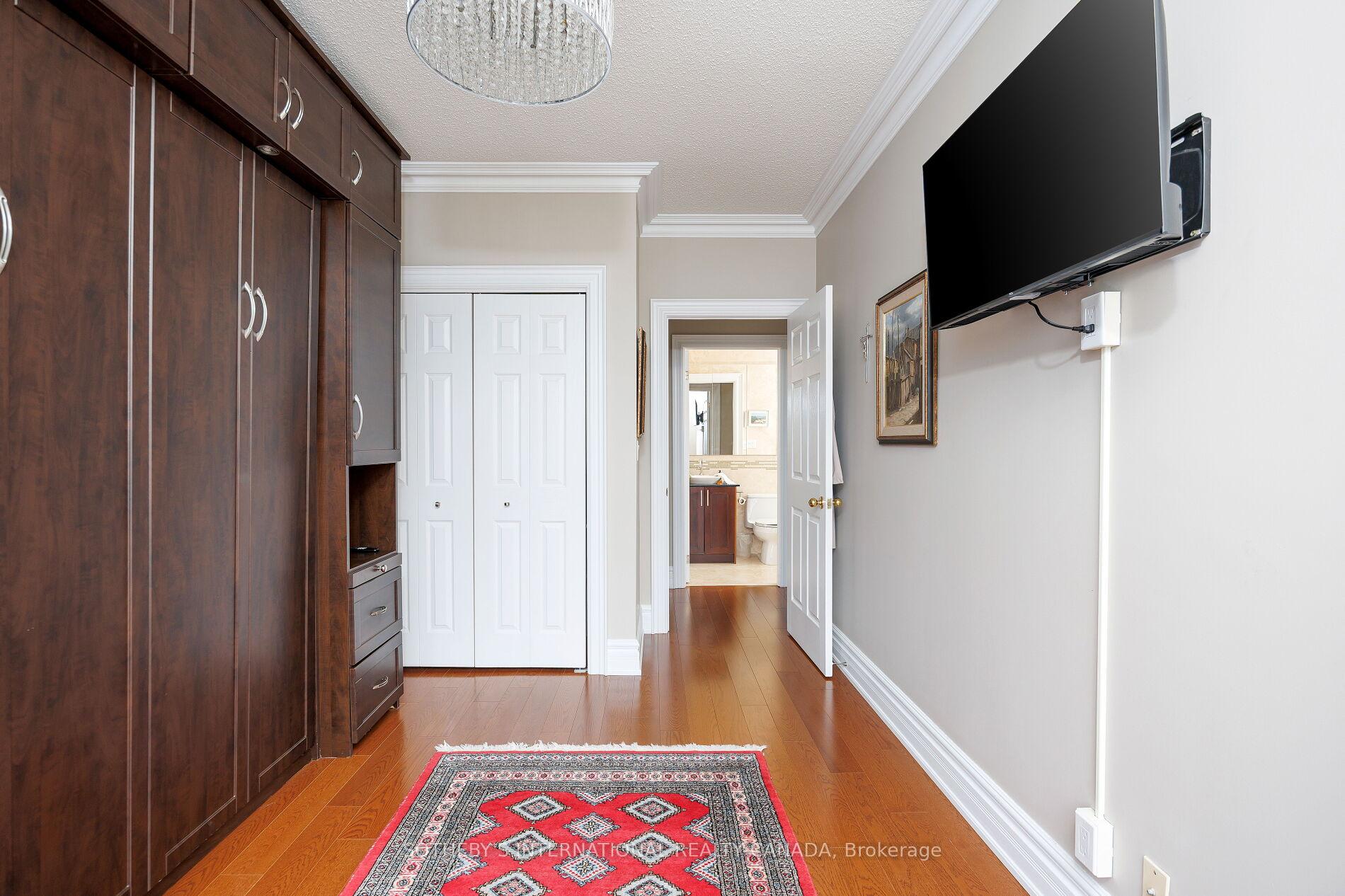 2 Bedrooms Condo at 935 Royal York, Toronto For sale
