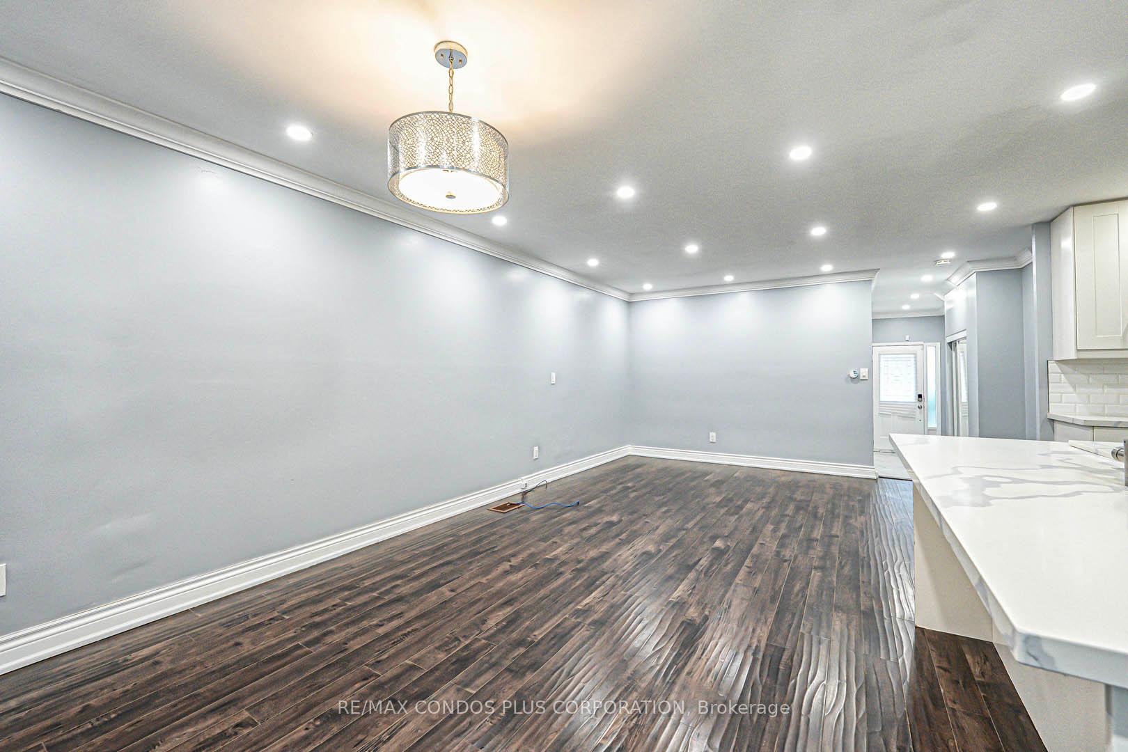 3 Bedrooms Condo at 525 Meadows, Mississauga For sale