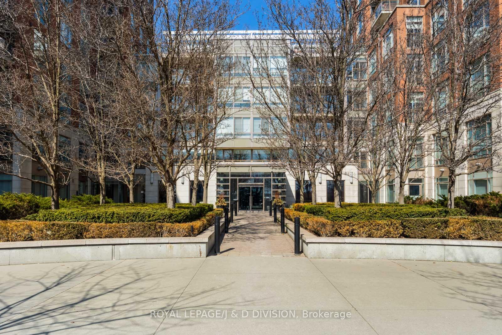 2 Bedrooms Condo at 500 Queens,  Toronto For sale