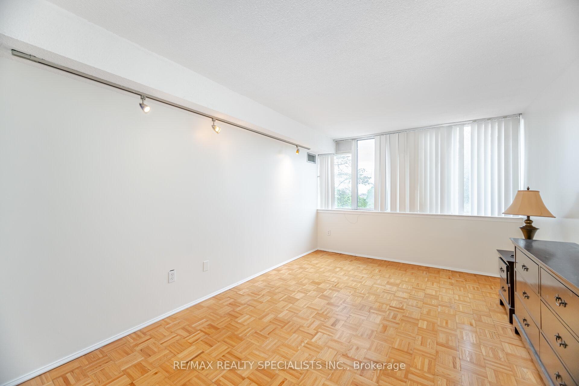 3 Bedrooms Co-op at 350 Webb, Mississauga For sale