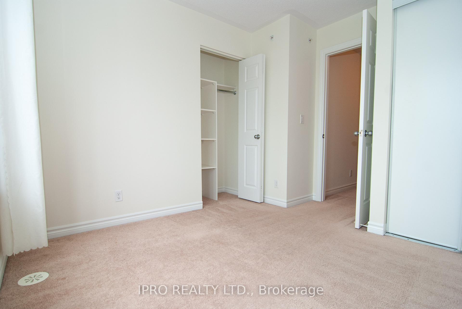2 Bedrooms Condo at 50 Carnation, Toronto For sale
