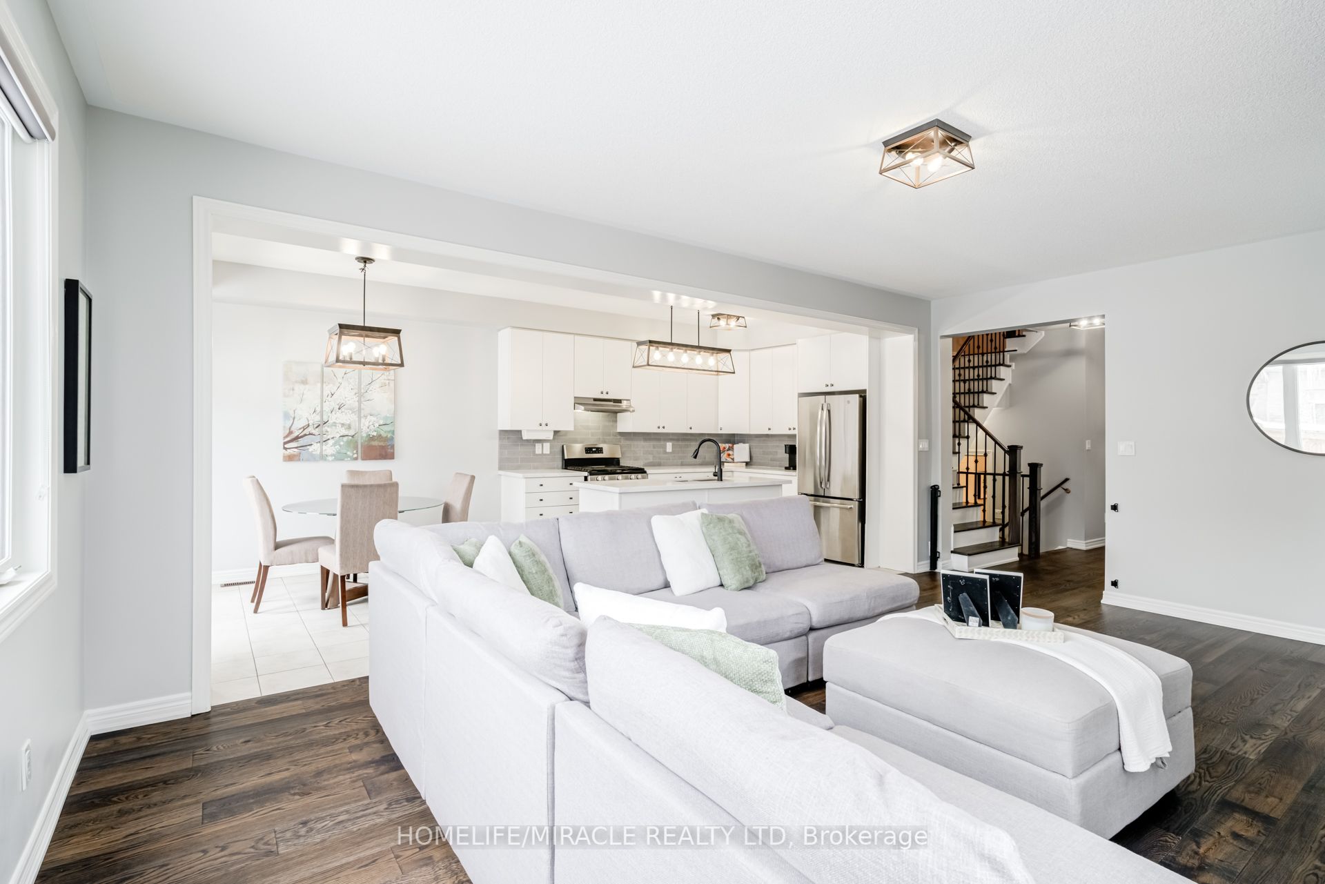 36 Hoard Avenue N