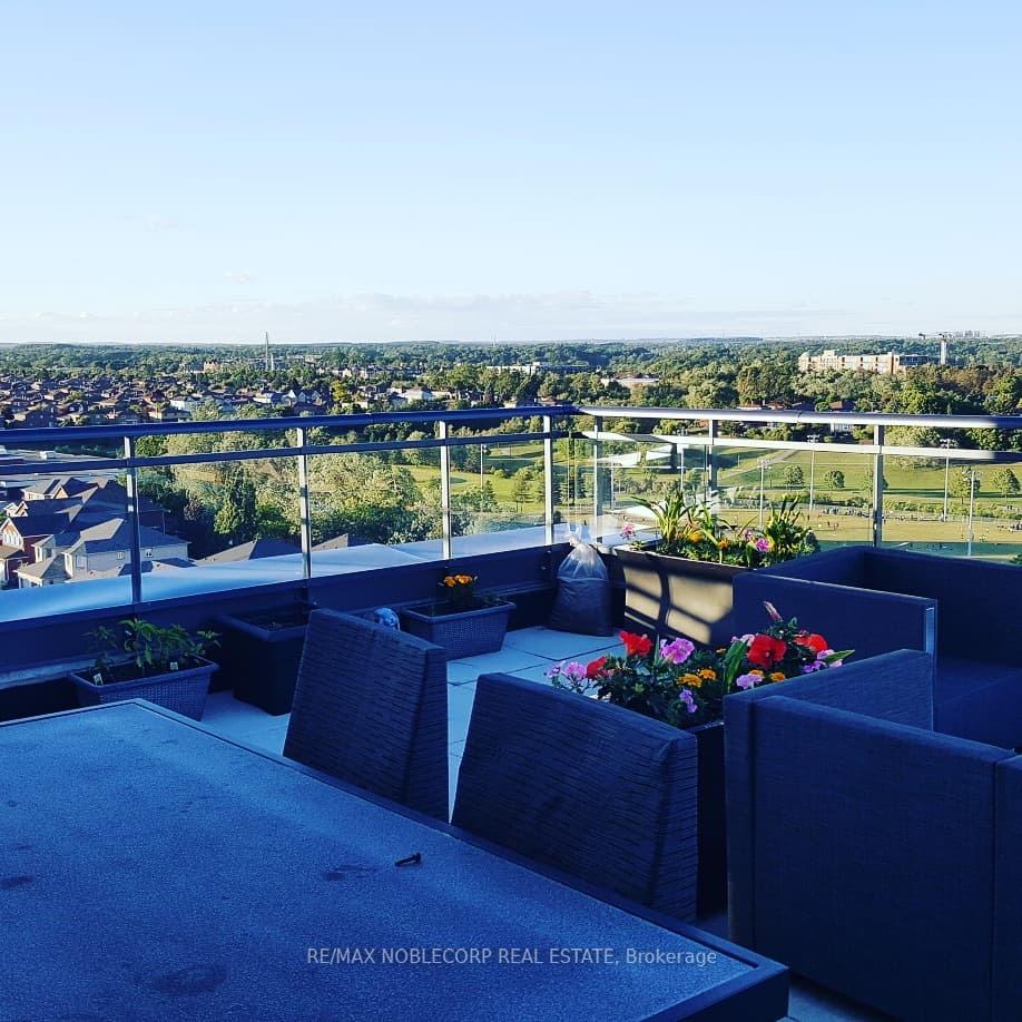 2 Bedrooms Condo at 12 Woodstream, Vaughan For sale