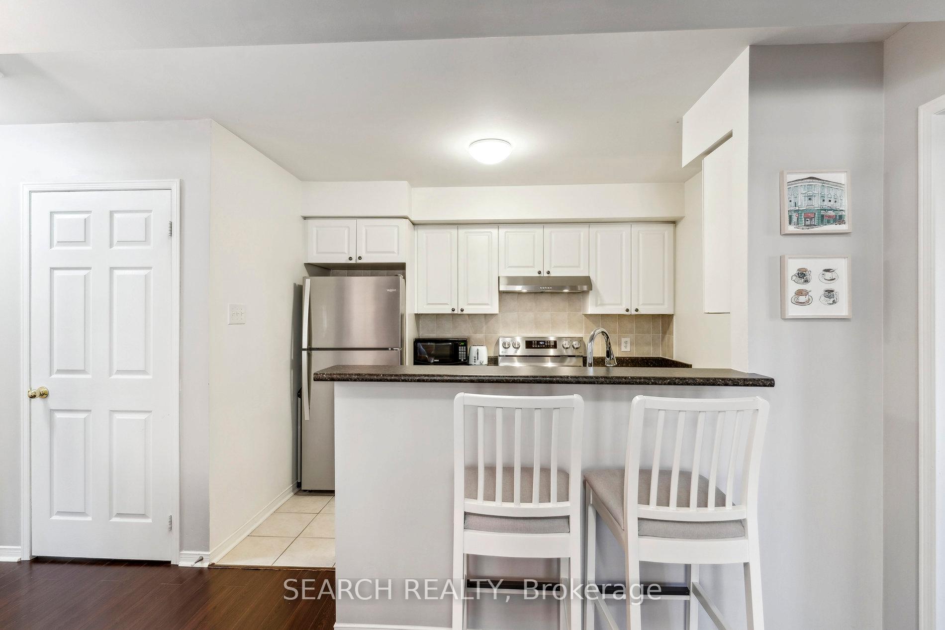 2 Bedrooms Condo at 4975 Southampton, Mississauga For sale