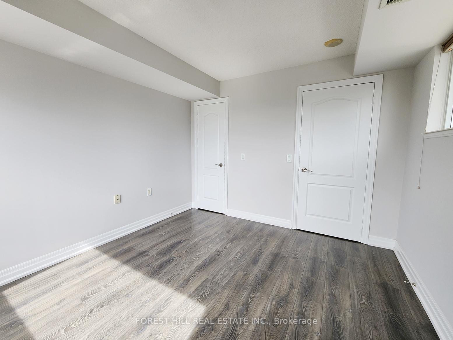 3 Bedrooms Condo at 21 Hillcrest, Toronto For sale