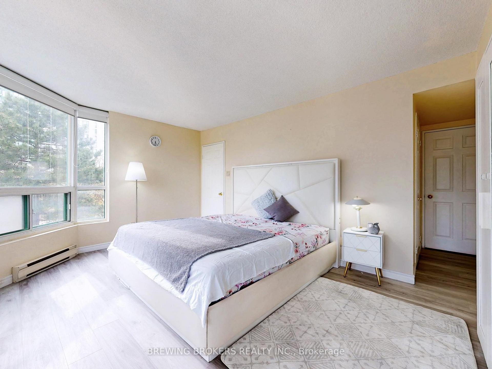 3 Bedrooms Condo at 4450 Tucana, Mississauga For sale