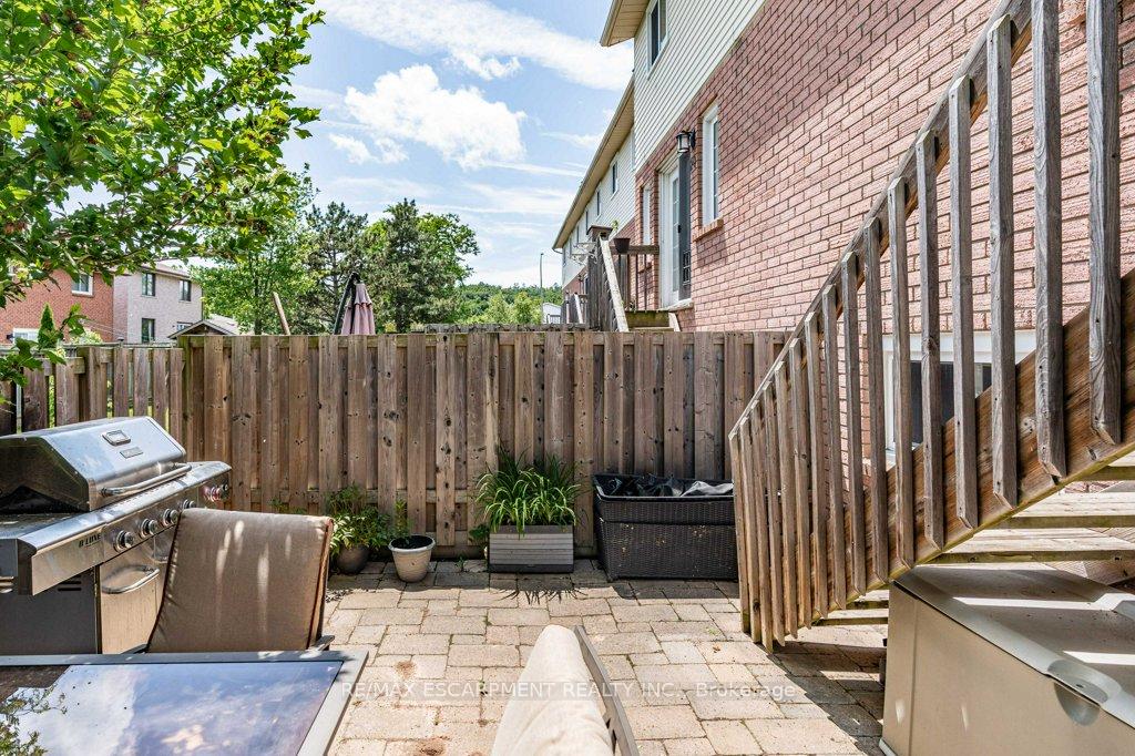 3 Bedrooms Condo at 29 HERITAGE, Hamilton For sale