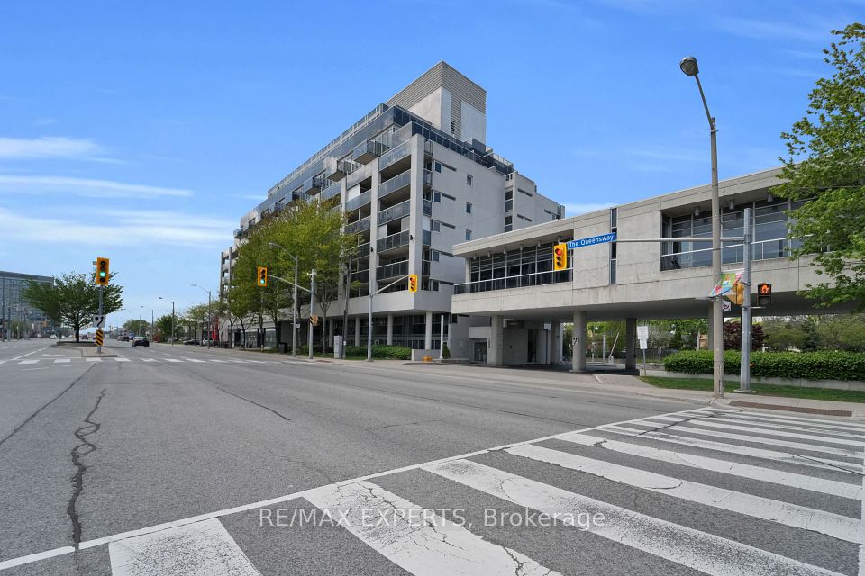 1050 The Queensway