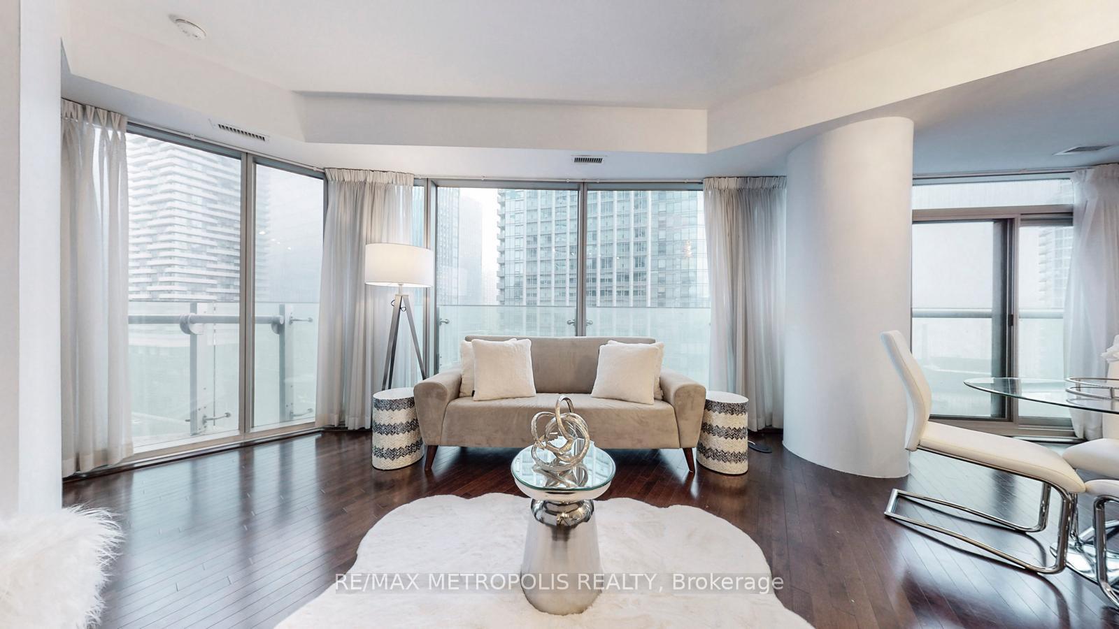 2 Bedrooms Condo at 12 York,  Toronto For sale