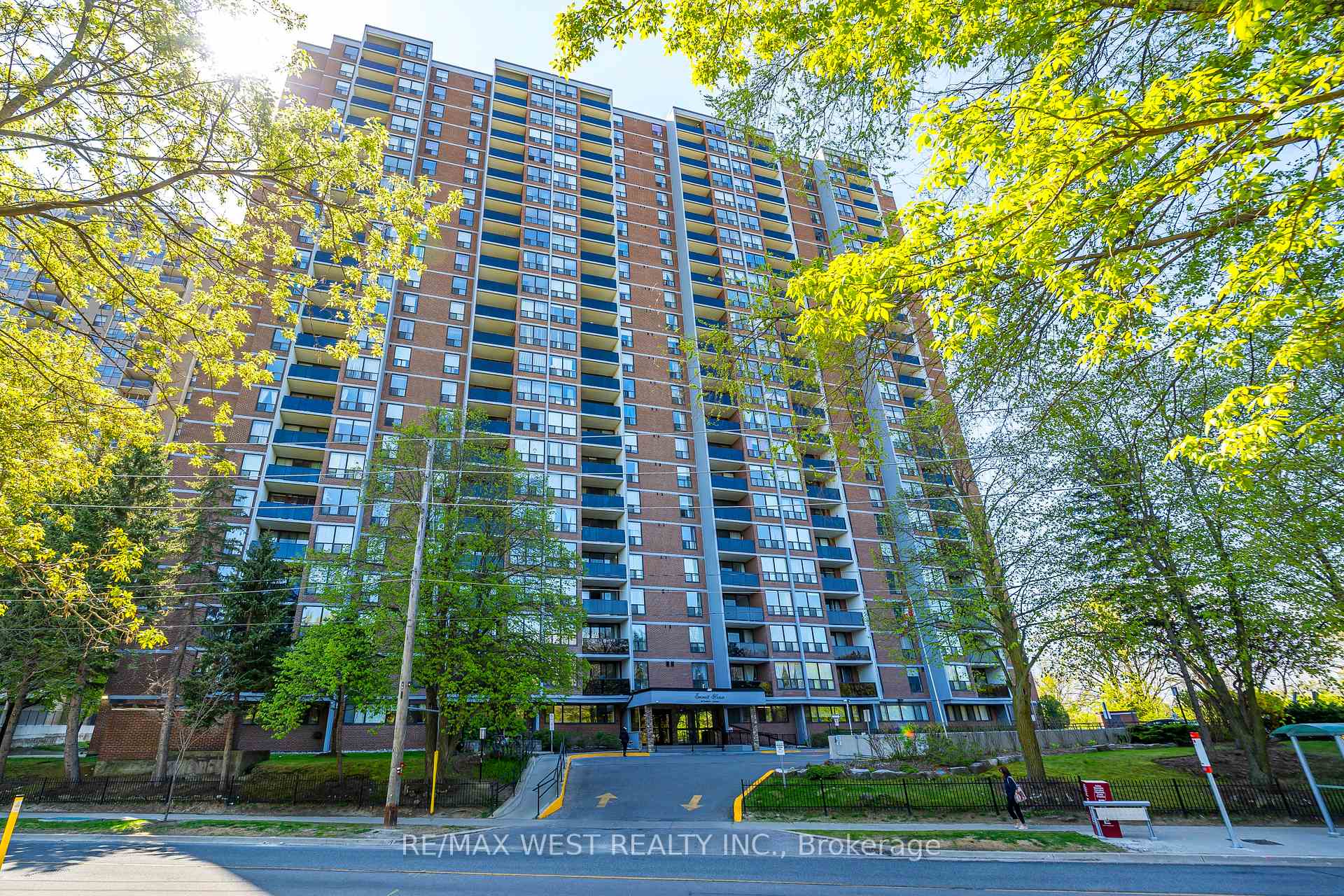 2 Bedrooms Condo at 85 Emmett, Toronto For sale