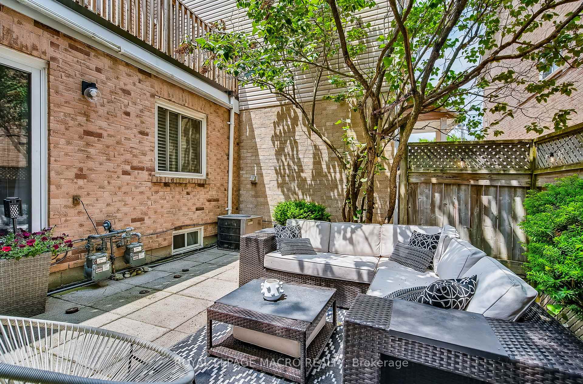 4 Bedrooms Condo at 2055 Walkers, Burlington For sale