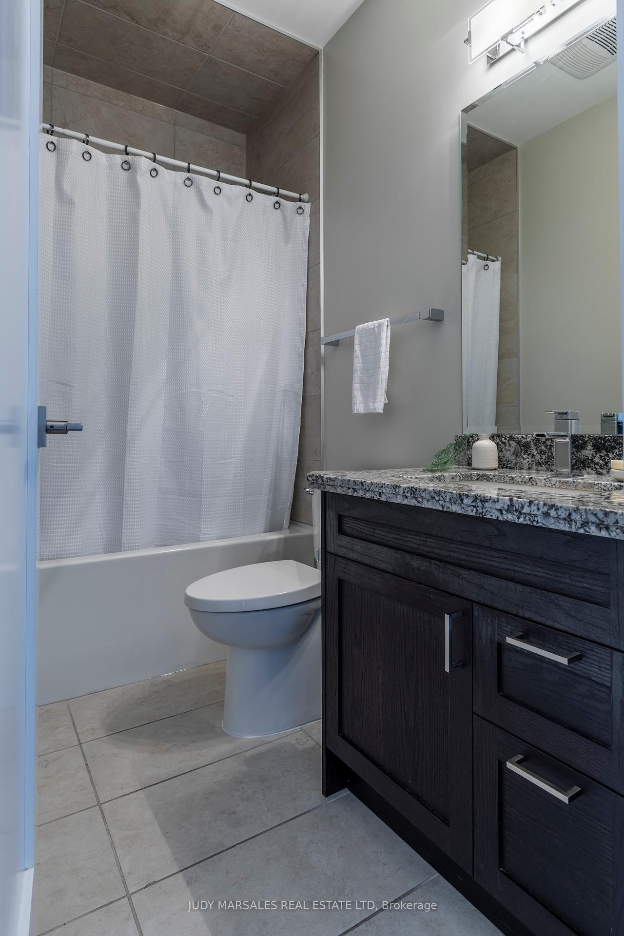 2 Bedrooms Condo at 101 Locke,  Hamilton For sale