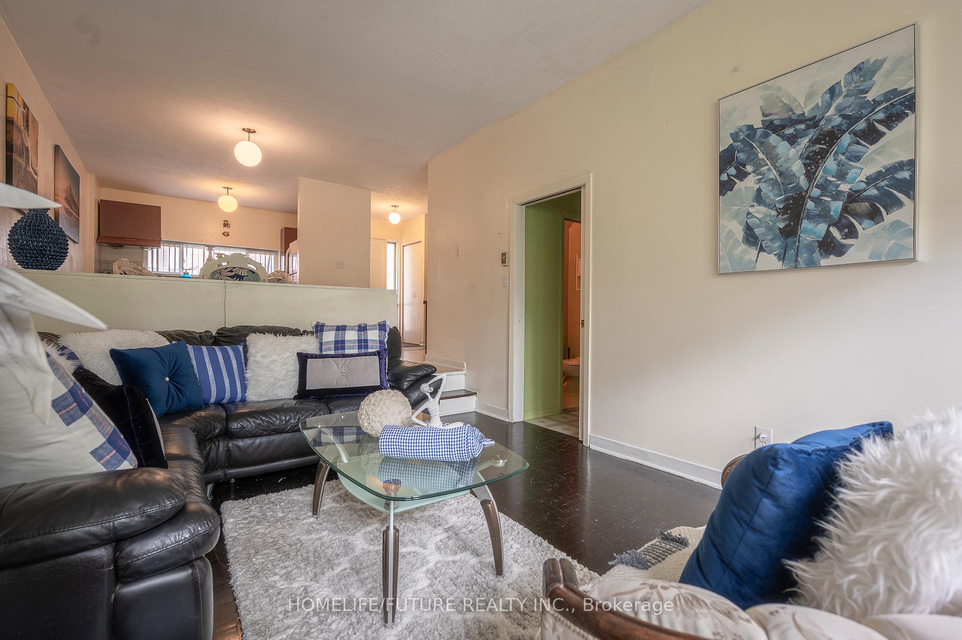 3 Bedrooms Condo at 21 London Green, Toronto For sale