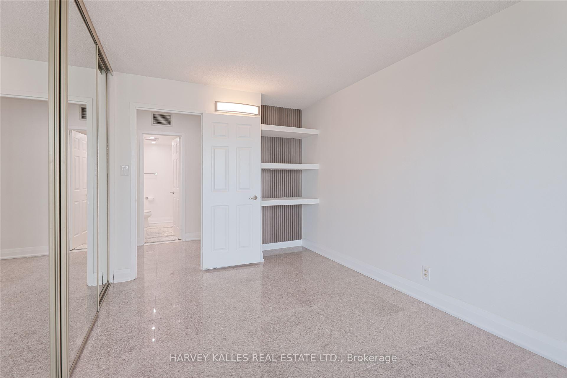99 Harbour Square 2506