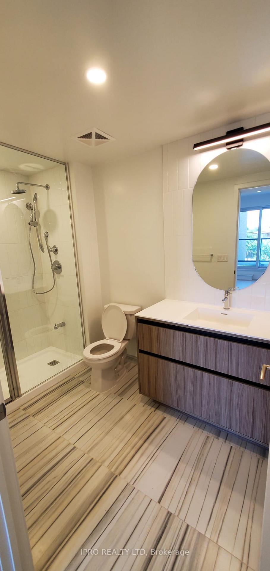 2 Bedrooms Condo at 7950 Bathurst, Vaughan For sale