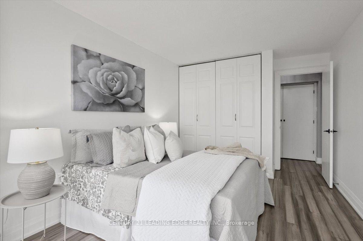 3 Bedrooms Condo at 131 TORRESDALE,  Toronto For sale