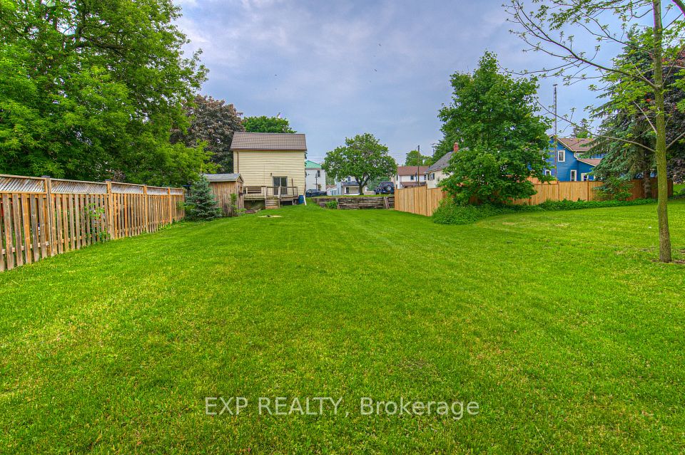 33 Mcgivern Street, Mapleton, ON N0G 2K0