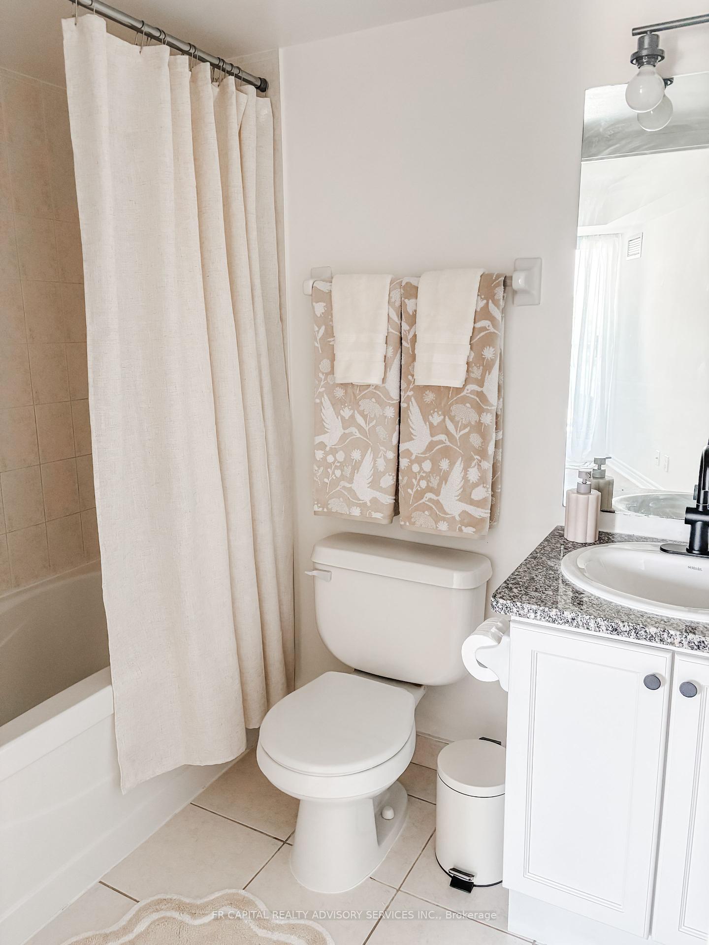 2 Bedrooms Condo at 68 Grangeway, Toronto For sale