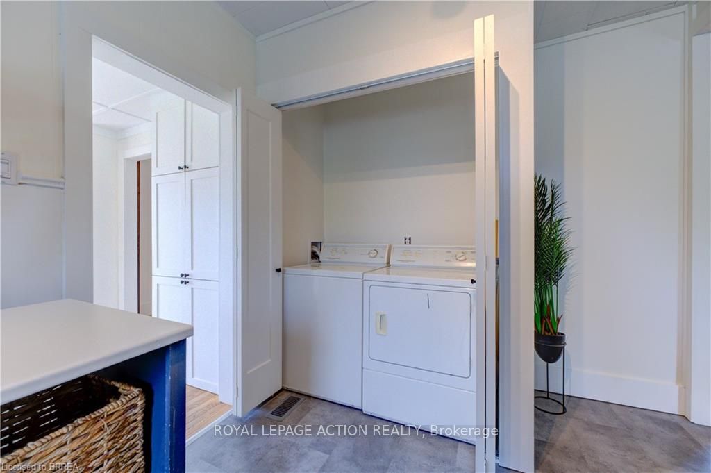 9 Curtis Avenue S