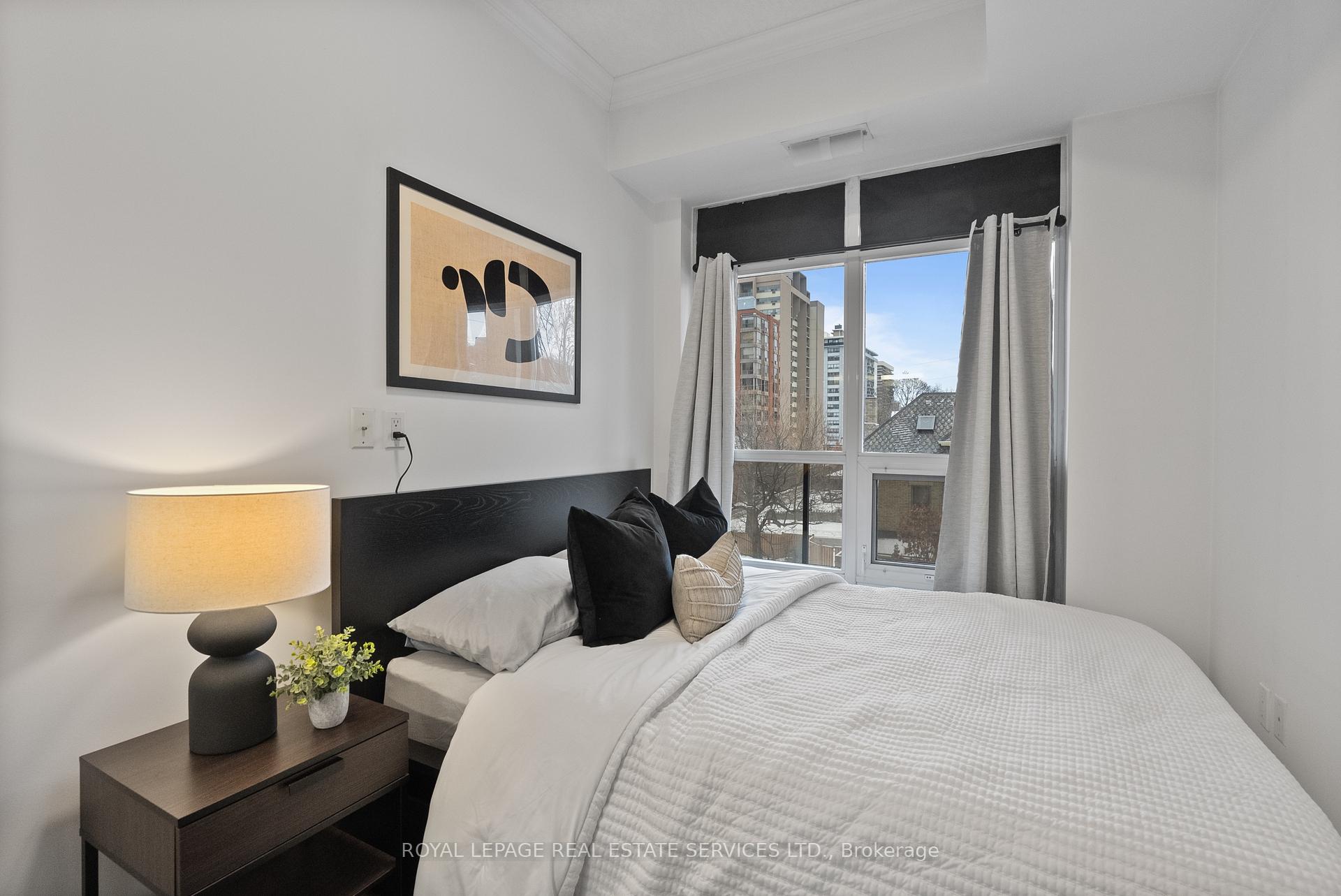 2 Bedrooms Condo at 90 Charlton,  Hamilton For sale
