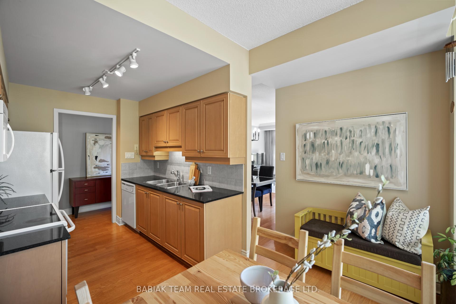 2 Bedrooms Condo at 2511 Bloor, Toronto For sale