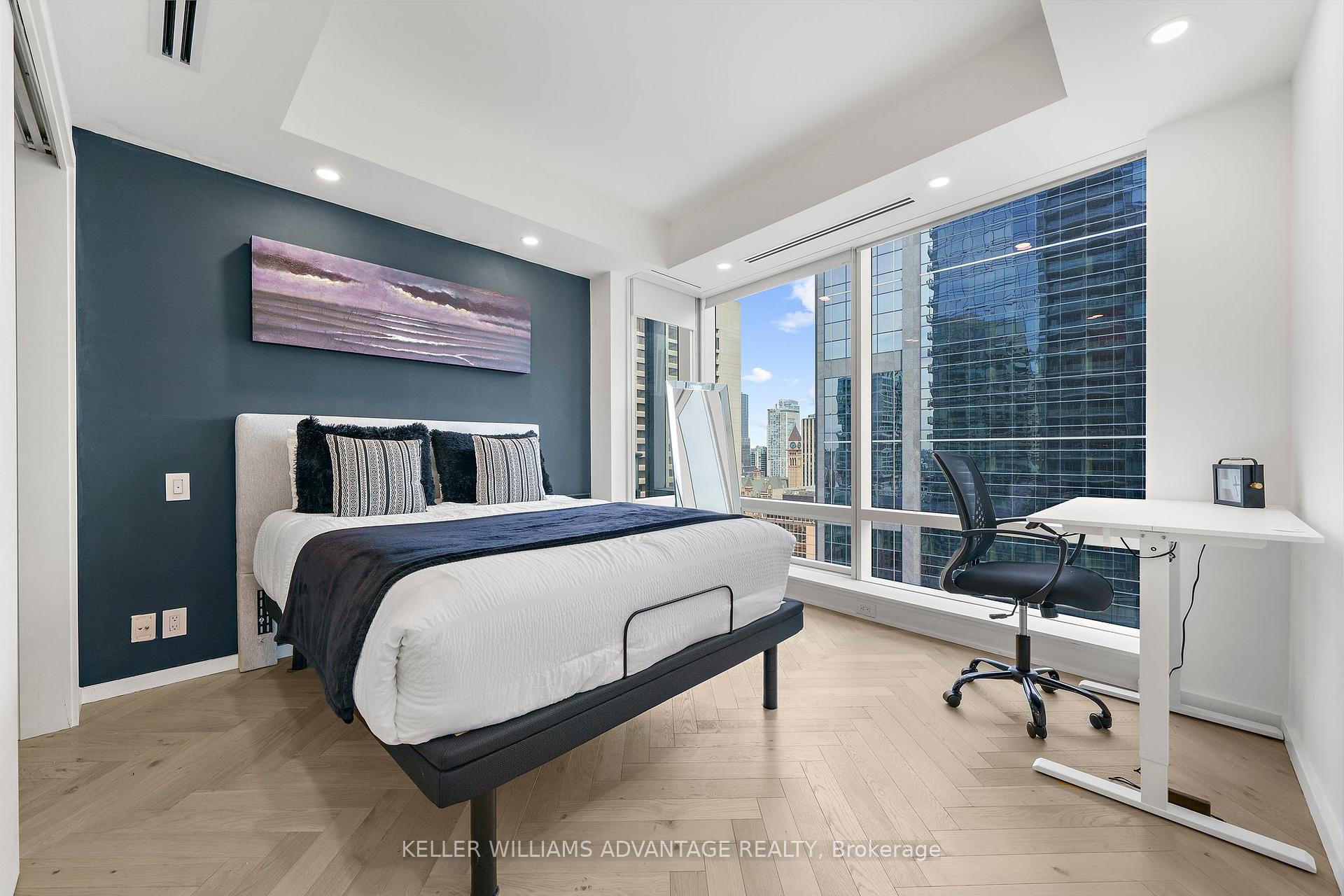2 Bedrooms Condo at 180 University, Toronto For sale