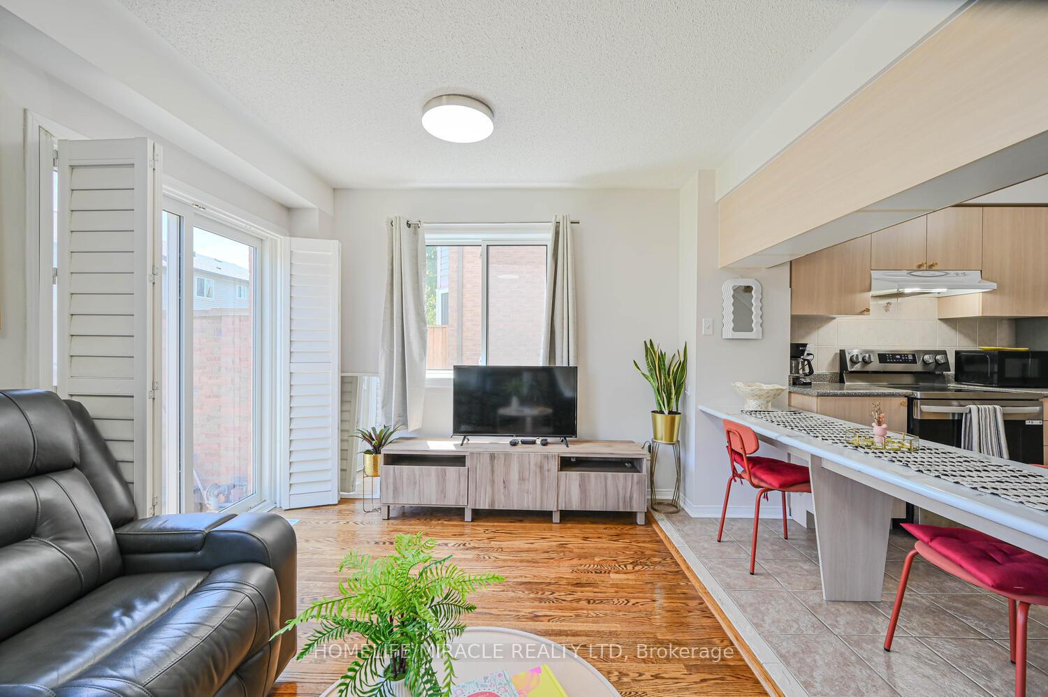 2 Bedrooms Condo at 5255 Guildwood, Mississauga For sale