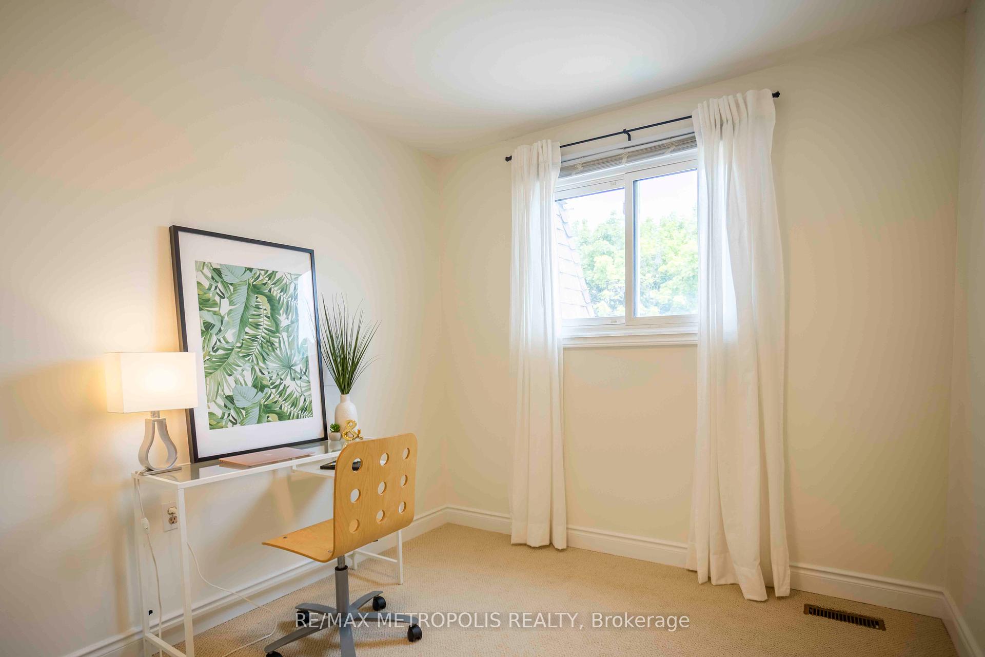 3 Bedrooms Condo at 11 Harrisford, Hamilton For sale