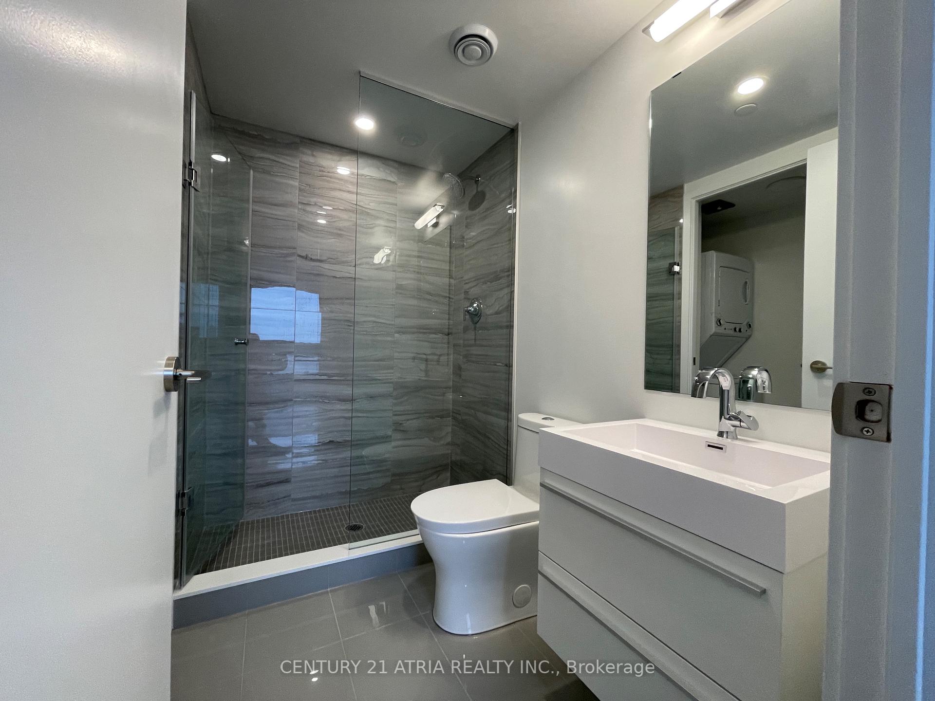 2 Bedrooms Condo at 39 ROEHAMPTON, Toronto For sale