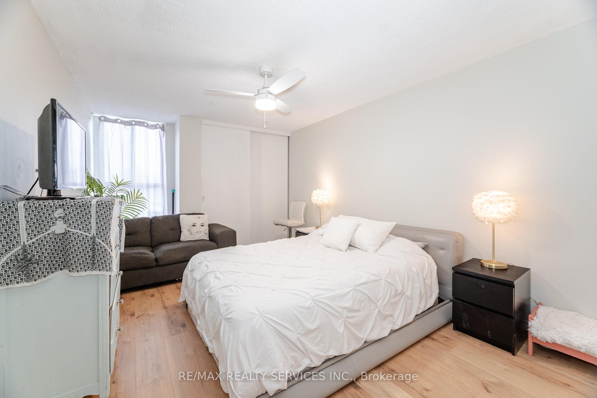 2 Bedrooms Condo at 420 Mill,  Toronto For sale