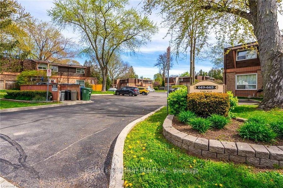 3 Bedrooms Condo at 657 Francis, Burlington For sale