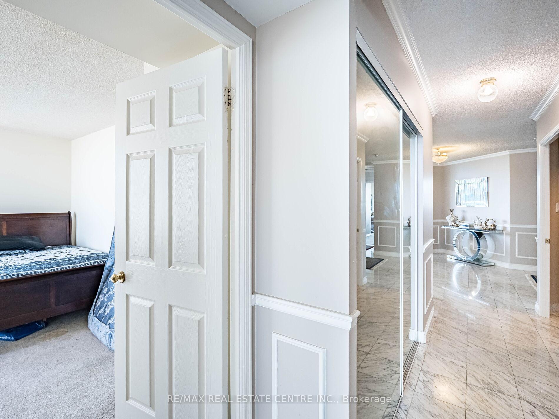 3 Bedrooms Condo at 168 Bonis, Toronto For sale