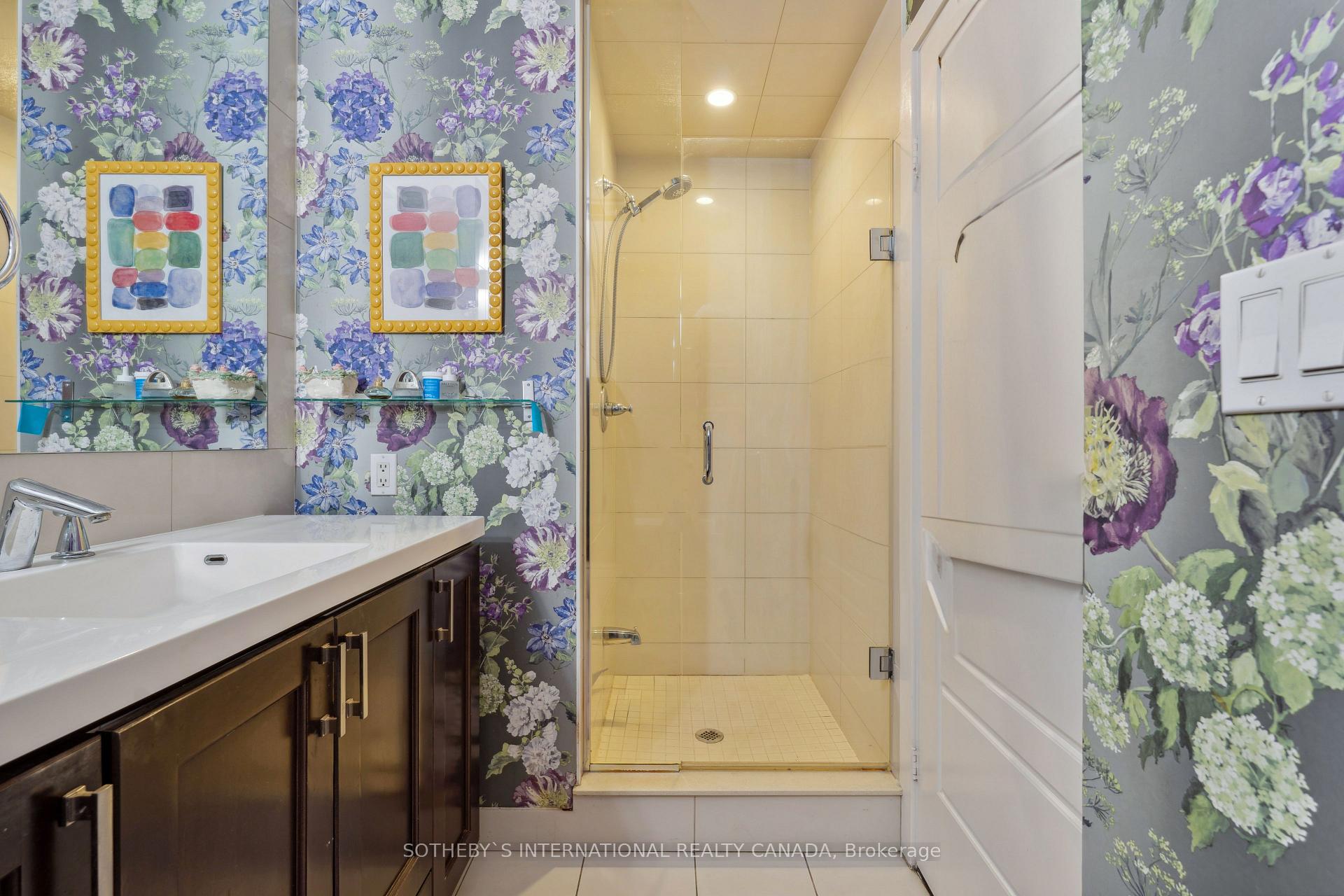 2 Bedrooms Condo at 28 Linden,  Toronto For sale