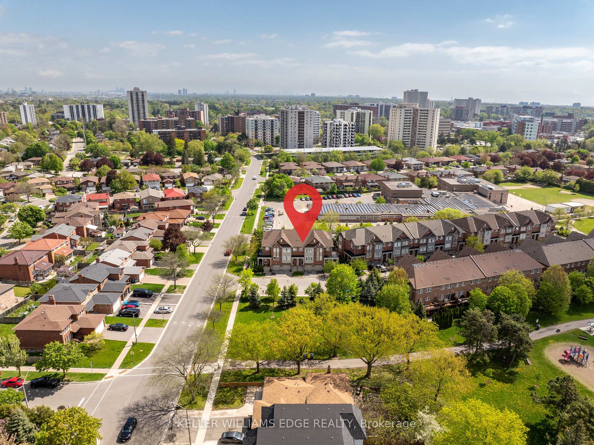 3 Bedrooms Condo at 230 Paisley, Mississauga For sale
