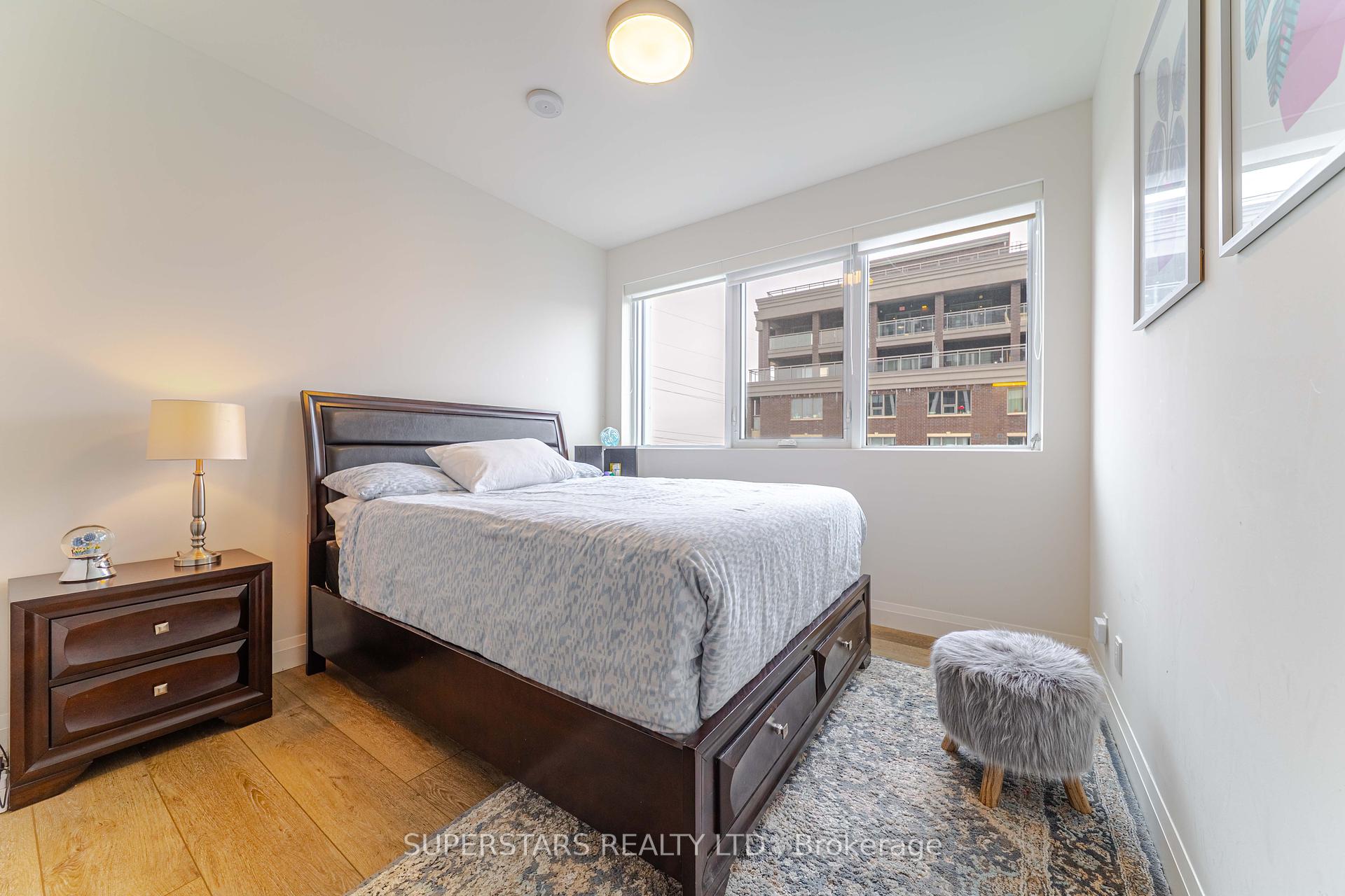 2 Bedrooms Condo at 500 Brock, Burlington For sale