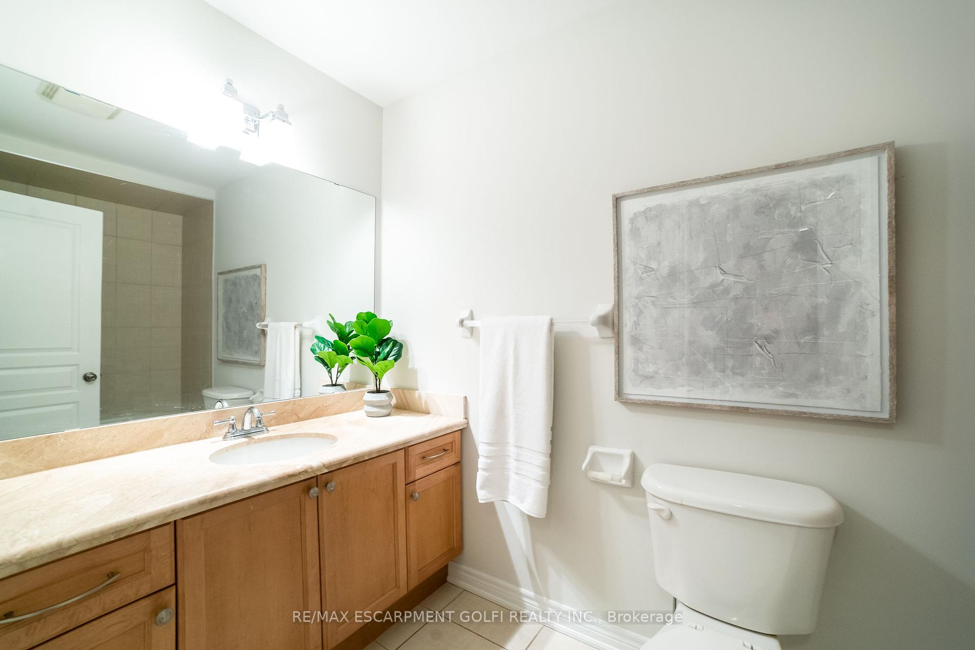 3 Bedrooms Condo at 7 FOREST VALLEY,  Hamilton For sale