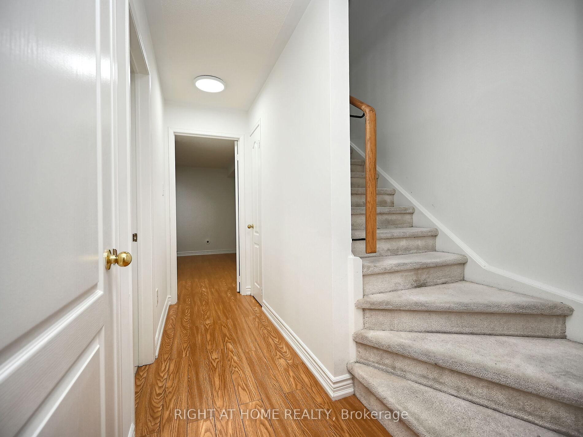2 Bedrooms Condo at 3250 Bentley, Mississauga For sale