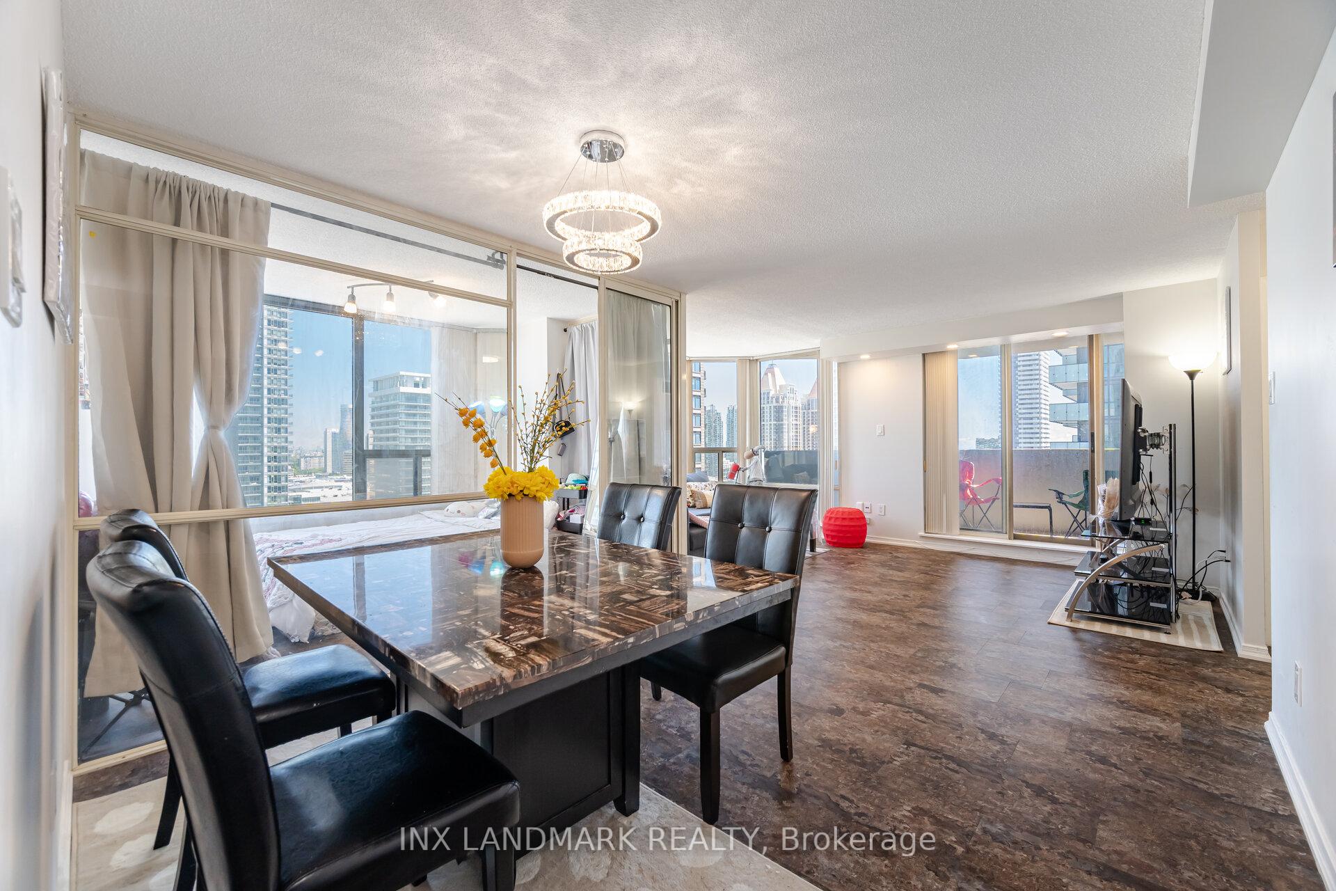 3 Bedrooms Condo at 330 Rathburn, Mississauga For sale