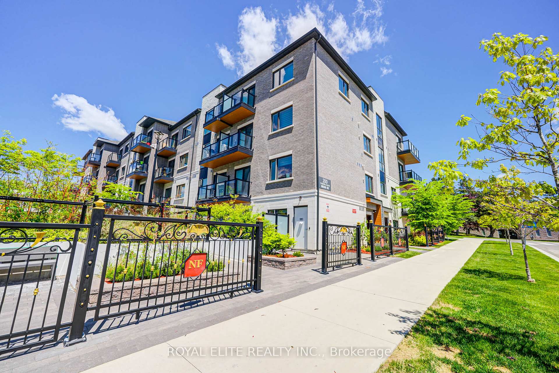 3 Bedrooms Condo at 200 Chester Le, Toronto For sale
