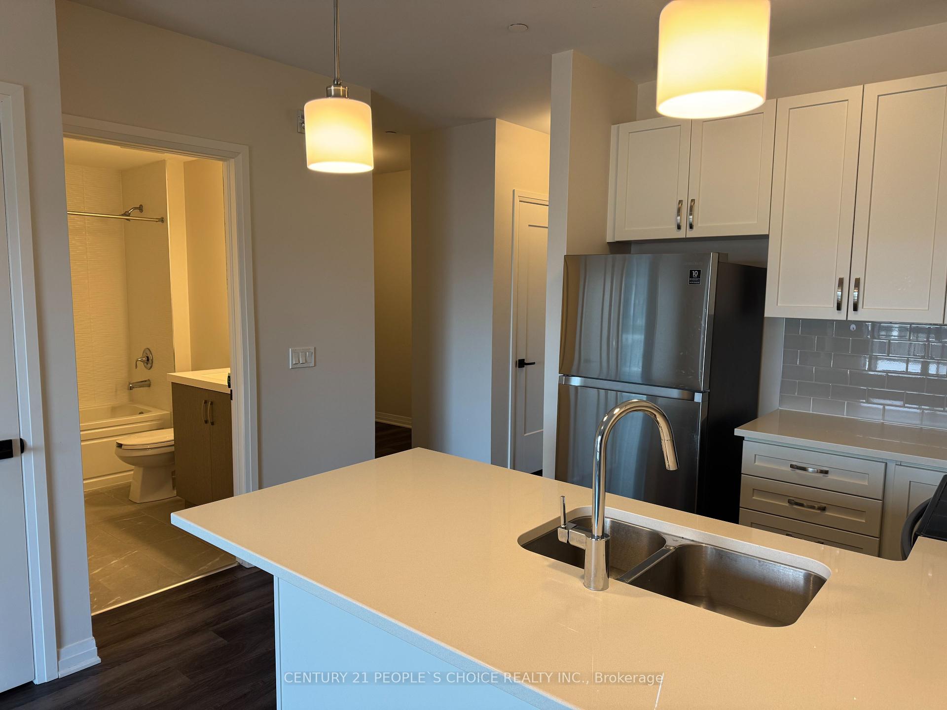 2 Bedrooms Condo at 102 Grovewood Common, Oakville For sale