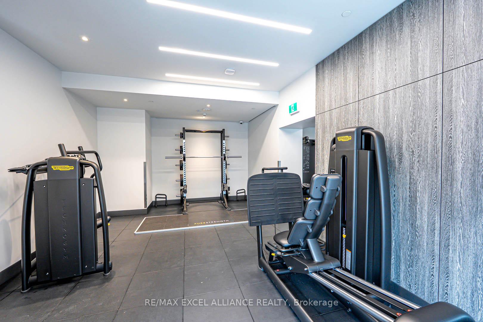 1 Bedroom Condo at 8 Cumberland,  Toronto For sale